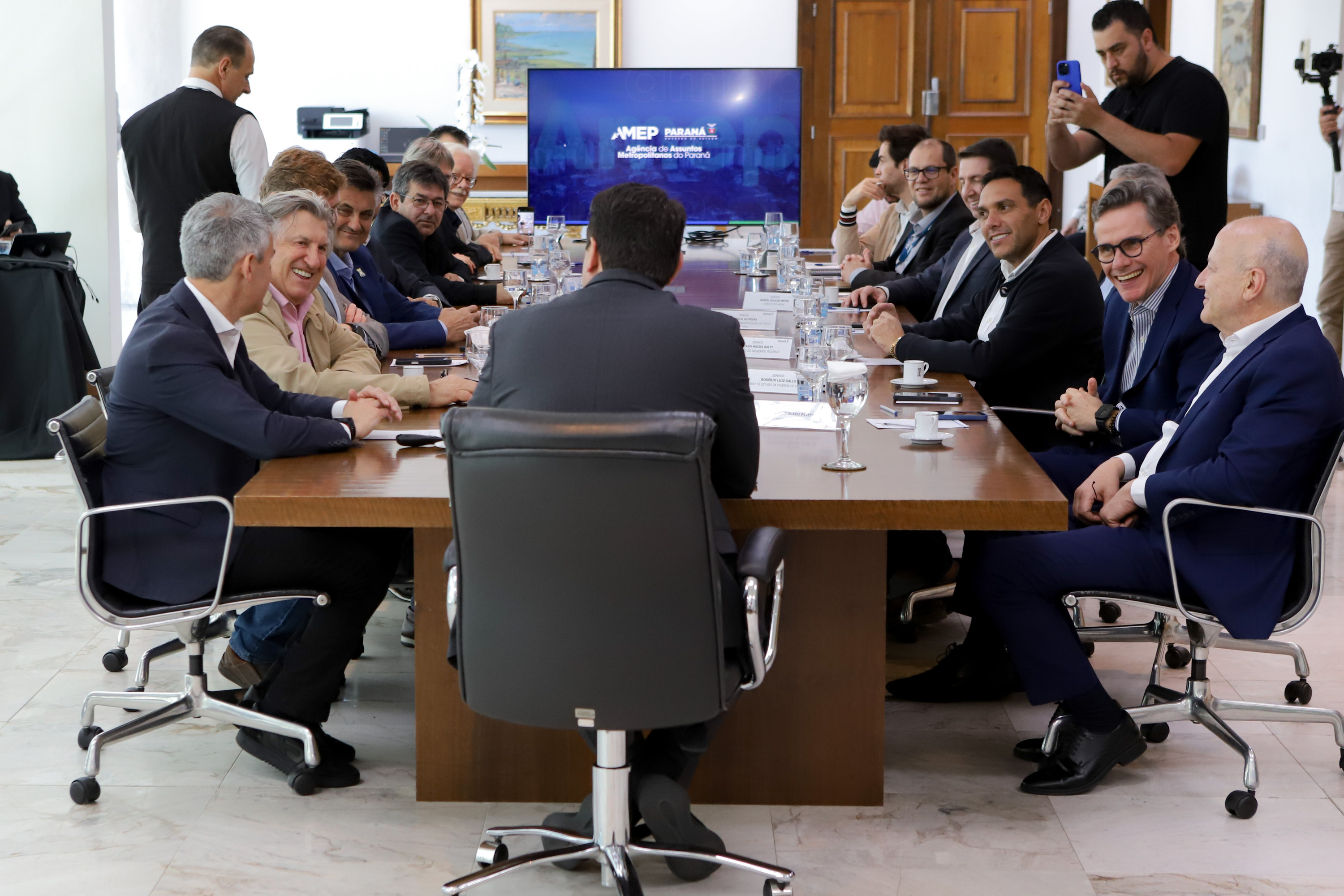 Ratinho Junior apresenta projeto inovador do transporte a prefeitos de Santa Catarina