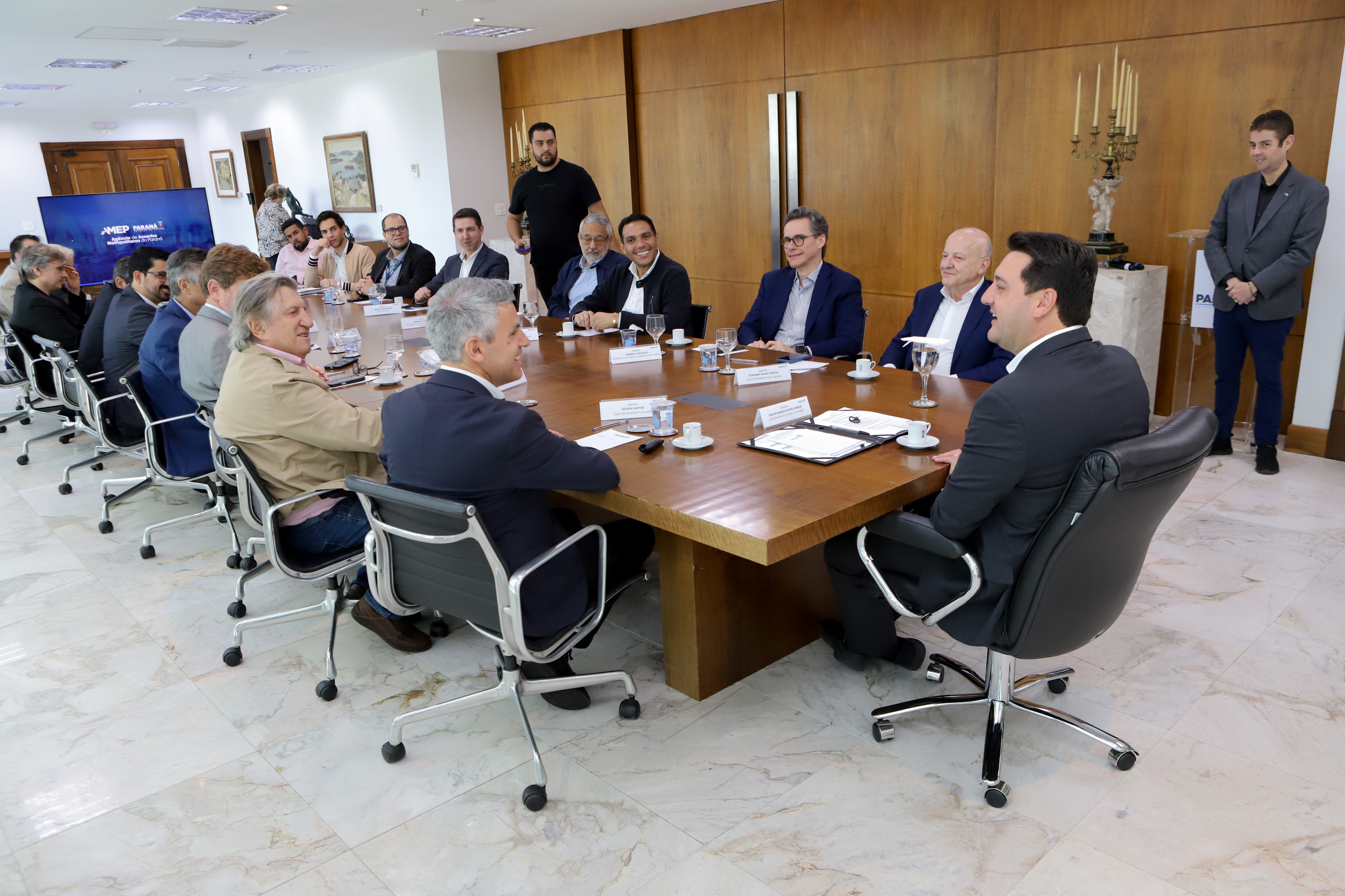 Ratinho Junior apresenta projeto inovador do transporte a prefeitos de Santa Catarina