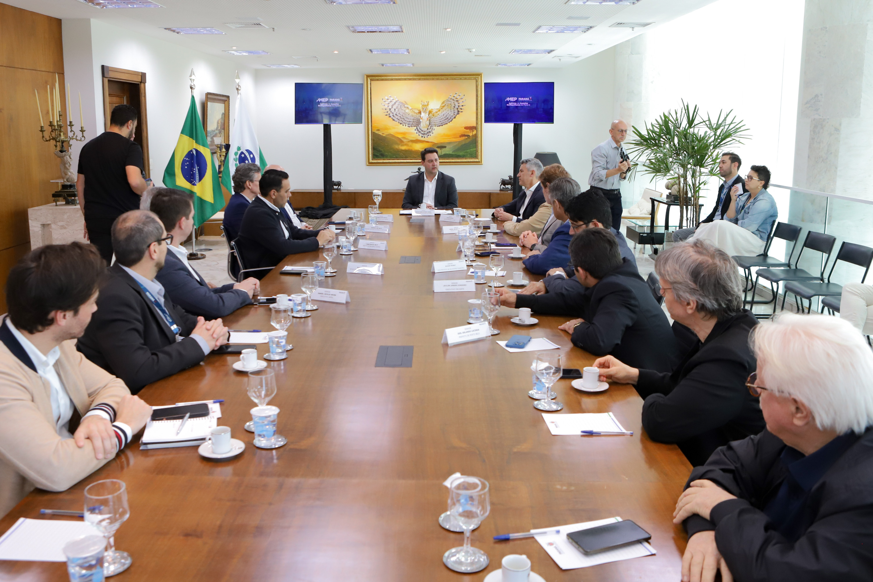 Ratinho Junior apresenta projeto inovador do transporte a prefeitos de Santa Catarina