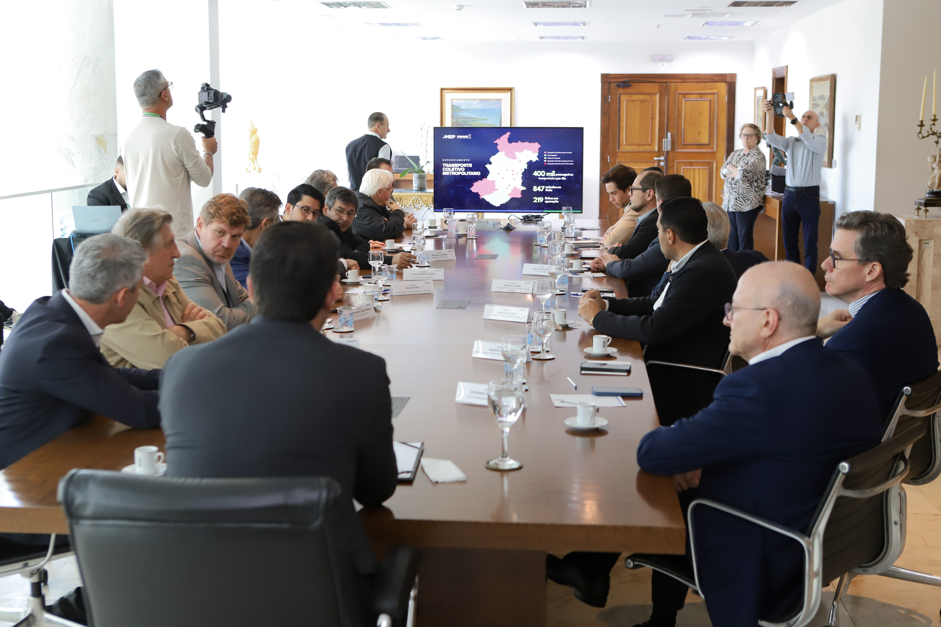 Ratinho Junior apresenta projeto inovador do transporte a prefeitos de Santa Catarina