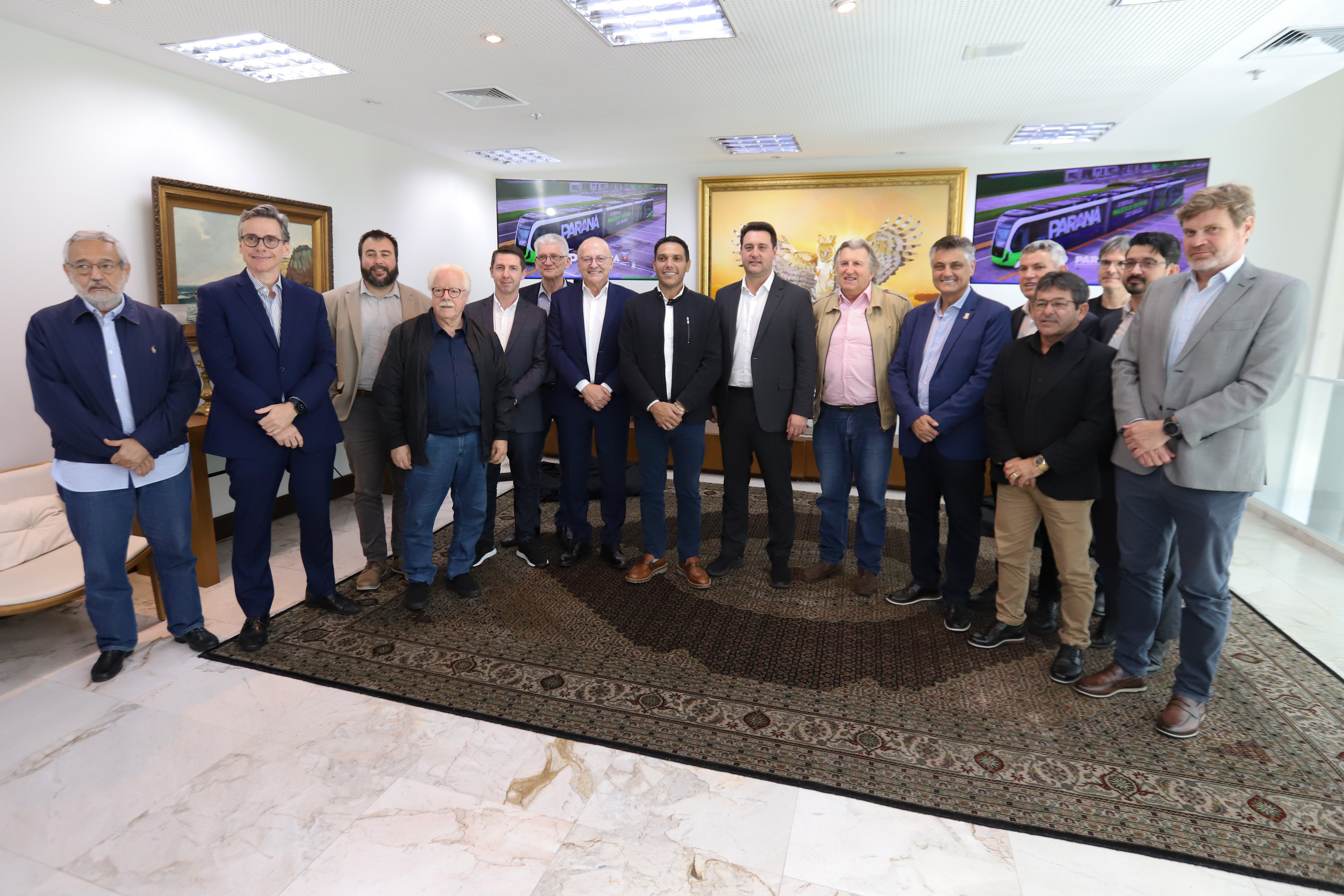 Ratinho Junior apresenta projeto inovador do transporte a prefeitos de Santa Catarina