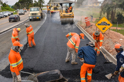 Rodovia PR 418, Rodovia da Uva ,que liga o municipio de Colombo a Curitiba.