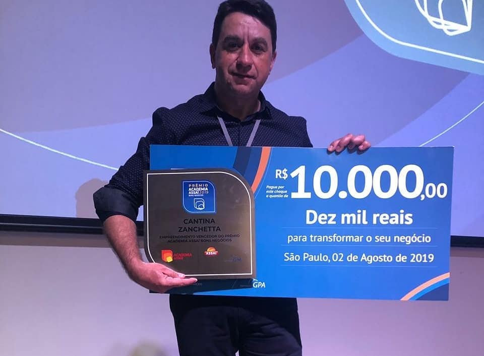 foto de José Zancheta recebendo o premio 