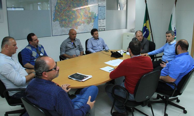 Foto da reunião na prefeitura de Piraquara