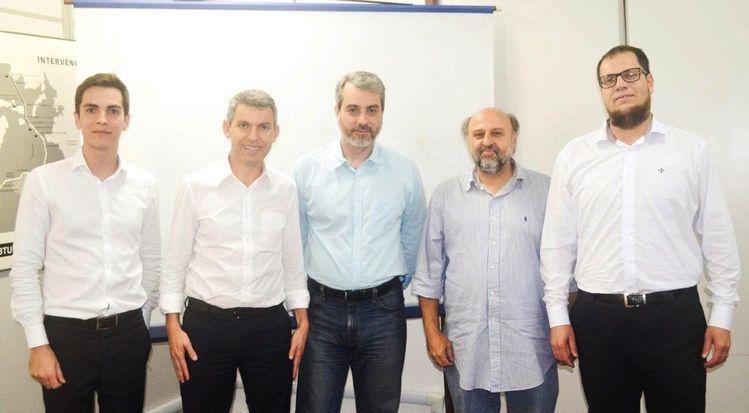 foto presidente Gilson com equipe da CBTU