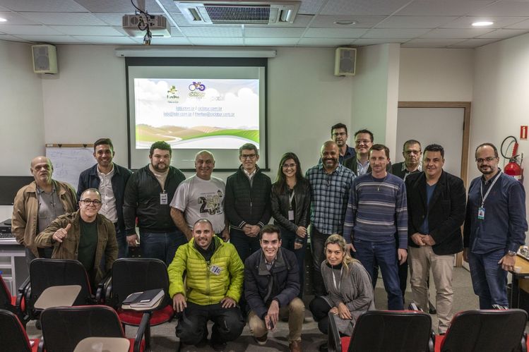 Foto das pessoas que participaram do encontro