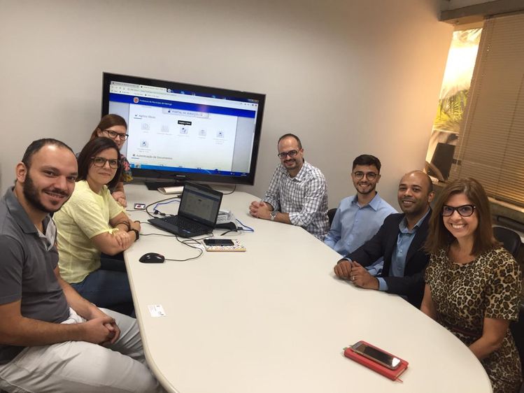 Foto de todos na reunião em Maringá