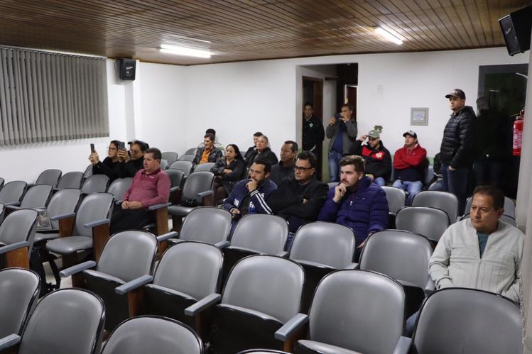 Foto da sessão na camara de rio branco
