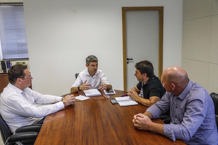 Foto da reunião no gabinete do presidente