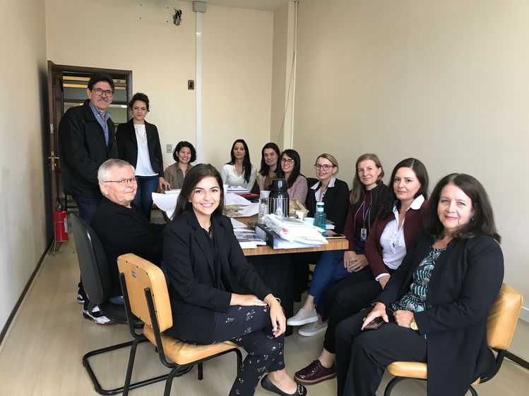 Foto do grupo reunido na comec para a entrega do plano diretor de Piên