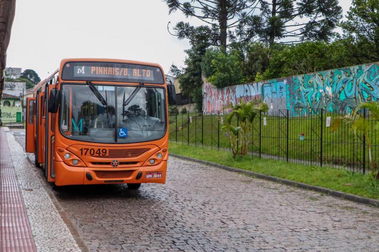 Foto do ônibus no terminal