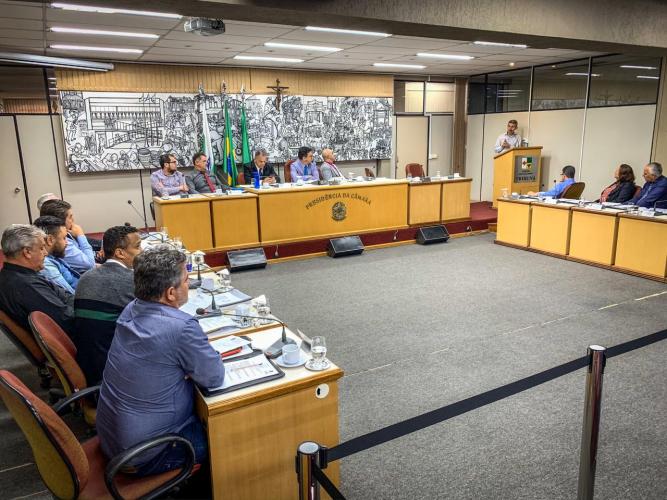 Foto durante sessão da Câmara de Colombo