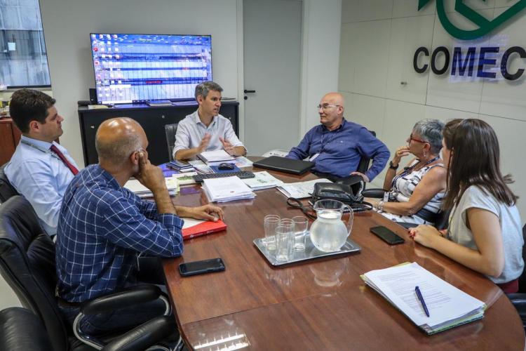 Foto da reunião na sala do presidente da Comec