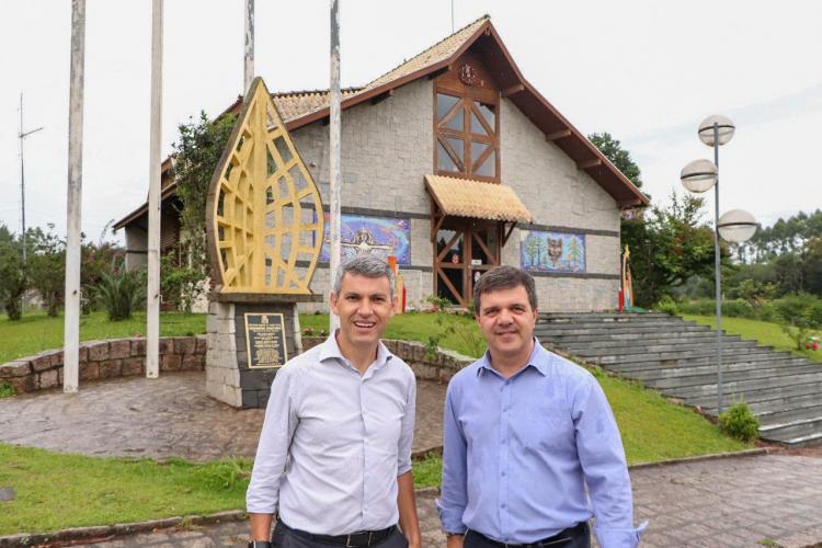 Presidente Gilson e prefeito no museu Sergius Erdelyi