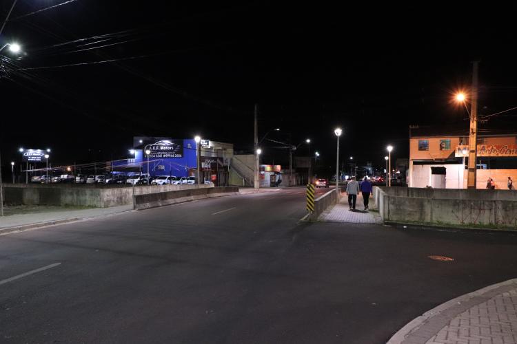 Foto da iluminação da Av. das Américas - Comec