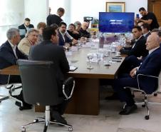 Ratinho Junior apresenta projeto inovador do transporte a prefeitos de Santa Catarina