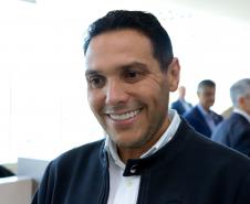 Ratinho Junior apresenta projeto inovador do transporte a prefeitos de Santa Catarina