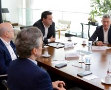 Ratinho Junior apresenta projeto inovador do transporte a prefeitos de Santa Catarina