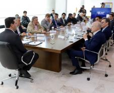 Ratinho Junior apresenta projeto inovador do transporte a prefeitos de Santa Catarina