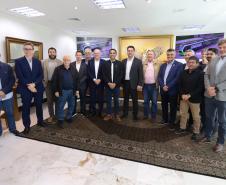 Ratinho Junior apresenta projeto inovador do transporte a prefeitos de Santa Catarina