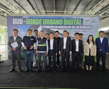 População se surpreende com tecnologia e aprova primeira viagem do Bonde Urbano Digital