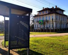 68 cidades do Paraná recebem novos abrigos de paradas de ônibus