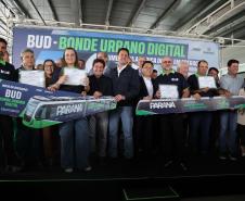 População se surpreende com tecnologia e aprova primeira viagem do Bonde Urbano Digital