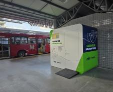 Paraná instala cabine de amamentação em terminal metropolitano e amplia conforto das mães
