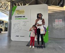 Paraná instala cabine de amamentação em terminal metropolitano e amplia conforto das mães
