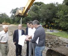 Governador Beto Richa, o secretário do Desenvolvimento Urbano, Ratinho Júnior, o secretário estadual para Assuntos da Copa 2014 e o coordenador da Coordenação da Região Metropolitana de Curitiba (Comec), Rui Hara, visitam as obras da Via Radial de Integração ? Avenida da Integração, que faz parte do Programa de Aceleração do Crescimento (PAC) da Mobilidade/Copa 2014