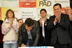 O governador Beto Richa inaugurou no dia 12 de maio a escola estadual Abílio Lourenço dos Santos, em Fazenda Rio Grande, Região Metropolitana de Curitiba. Também anunciou mais de R$ 30 milhões em investimentos para o município nas áreas da saúde, infraestrutura e pavimentação.