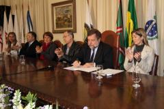 O governo do Estado lançou um programa para preservar e restaurar o patrimônio histórico e cultural de escolas da rede pública estadual. O programa vai atender inicialmente 13 estabelecimentos. Entre os municípios beneficiados estão Curitiba e Lapa, na Região Metropolitana de Curitiba (RMC), além de Paranaguá, Antonina e Ponta Grossa. 