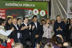 O governador Beto Richa e a secretária de Estado da Família e Desenvolvimento Social, Fernanda Richa, participaram no dia 12 de junho, de uma audiência pública com moradores da região Sul de Curitiba.