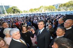O governador Beto Richa entregou no dia 03 de julho, no Palácio Iguaçu, em Curitiba, 254 veículos que vão reforçar a estrutura do Estado, de municípios e entidades nas áreas da educação especial, saúde e trabalho. Foram investidos R$ 8,7 milhões na aquisição dos automóveis. Richa ainda anunciou o repasse de 450 equipamentos de informática (computadores e impressoras) para entidades sociais do Paraná. 
