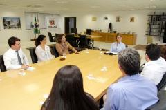 O Programa Família Paranaense, que desde o início do ano atende 30 municípios, será estendido para mais 100 cidades, passando a atender 30 mil famílias em situação de extrema vulnerabilidade social