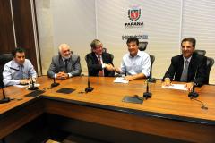 O governador Beto Richa assinou no dia 20 de novembro decreto que regulamenta a Lei Complementar nº 94, de 23 de julho de 2002, que cria a Agência Reguladora de Serviços Públicos Delegados de Infraestrutura do Paraná (Agepar). A agência será responsável pela regulação, normatização, controle, mediação e fiscalização dos serviços públicos concedidos no Paraná. 