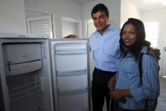 O governador Beto Richa lançou no dia 20 de novembro em Piraquara, na Região Metropolitana de Curitiba, o programa Geladeira da Família, que vai distribuir 12 mil geladeiras de graça a famílias de baixa renda, até o início do próximo ano. As primeiras geladeiras foram repassadas durante a entrega de 241 casas novas para moradores do Residencial Madre Teresa de Calcutá.