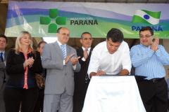 O governador Beto Richa entregou no dia 21 de novembro conjuntos com 65 itens para equipar 55 unidades de saúde da família construídas este ano com recursos do Estado. 