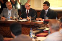 O governador Beto Richa disse no dia 10 de dezembro que a Copel vai baixar a tarifa de energia elétrica em 2013