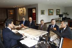 Empresários da concessionária Autopista Régis Bittencourt apresentaram ao governador Beto Richa no dia 21 de janeiro, no Palácio Iguaçu, os projetos para execução de obras viárias no município de Colombo, na Região Metropolitana de Curitiba. 