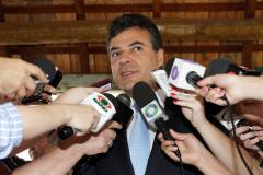 O governador Beto Richa anunciou no dia 08 de março que o governo estadual enviará na próxima semana uma mensagem à Assembleia Legislativa propondo uma lei para zerar a alíquota do Imposto sobre Circulação de Mercadorias e Serviços (ICMS) sobre o óleo diesel do transporte público municipal. 