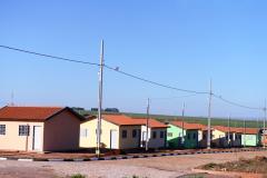 A meta do governo do Estado é atender 110 mil famílias paranaenses das cidades e do campo até 2014 com moradia digna.