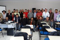 Uma audiência pública, no dia 28 de agosto, foi realizada em Cerro Azul para esclarecer todas as fases do programa até a entrega do título de propriedade.