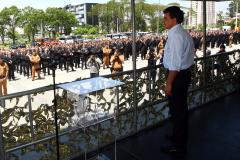 O governador Beto Richa recebeu 800 novos policiais e 113 bombeiros que atuarão em Curitiba, Região Metropolitana e Litoral e 30 policiais dos Campos Gerais - que representou o efetivo que atuará na região.