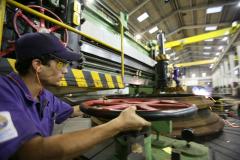 O Paraná gerou 90.349 empregos com carteira assinada em 2013, um aumento de 3,5% em relação a 2012.