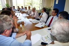 Reunião contou com a presença dos prefeitos, do secretario Reinhold Stephanes e da Urbs e Comec.
