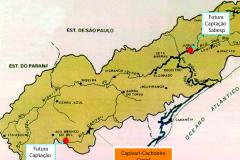 A Sanepar apresentou como pretende utilizar a água da Bacia do Alto Ribeira para atender os sistemas isolados de Cerro Azul e Adrianópolis e, no futuro, o sistema integrado responsável pela RMC. No desenho os pontos de captação da Sanepar e da Sabesp.