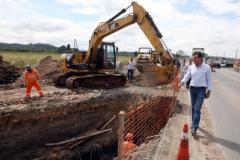 O governador Beto Richa vistoriou as obras de duplicação da Rodovia Leopoldo Jacomel (PR-415), principal ligação de Curitiba com os municípios de Pinhais e Piraquara.