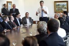 O governador Beto Richa e o secretario de Desenvolvimento Urbano Ratinho Junior autorizaram obras em 03 municipios da RMC.