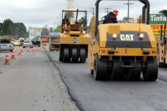 O DER-PR está finalizando o primeiro quilômetro de pavimentação da rodovia Leopoldo Jacomel, que liga Curitiba a Piraquara.